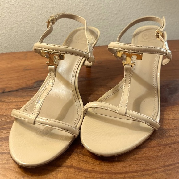 Tory Burch Patent Saffiano nude (Camellia Pink) gold logo sandals women’s 9.5 - Picture 2 of 12